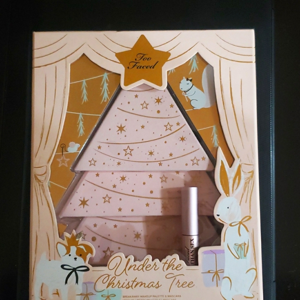 Too Faced Under The Christmas Tree Makeup
